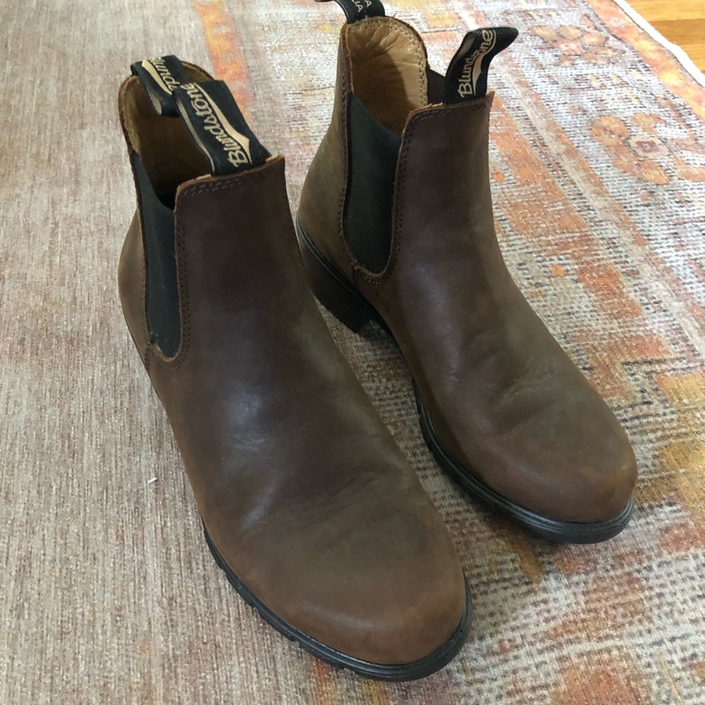 Blundstone boots, gently used.
